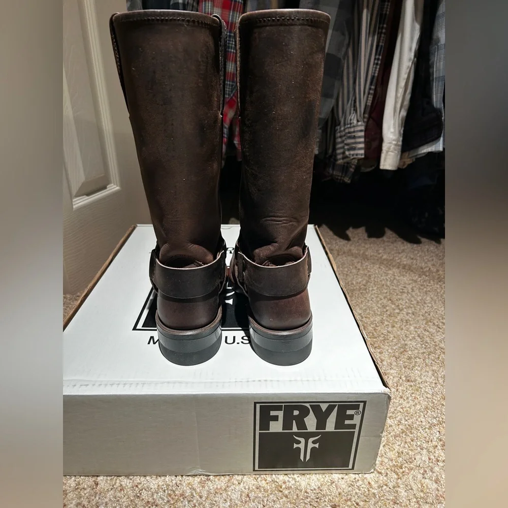 Traditionally a men’s style boot, but can be unisex. Very roomy in the toe! - Picture 5 of 8